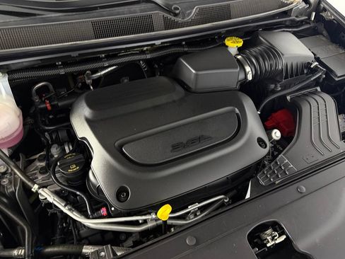 Used 2026 Chrysler Pacifica Limited FWD image 33