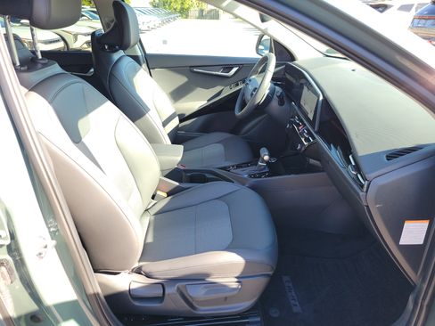 Certified 2025 Kia Niro EX FWD image 7