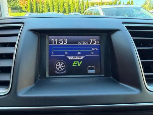 Used 2013 Toyota Highlander Limited AWD/4WD image 18