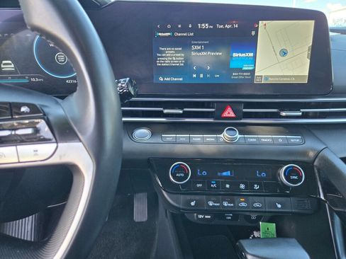 Used 2024 Hyundai Elantra Limited FWD image 14