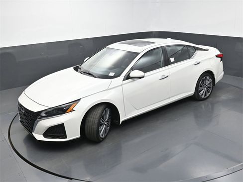 Used 2023 Nissan Altima 2.5 SL image 33