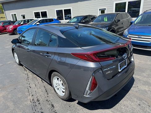 Used 2022 Toyota Prius Prime XLE FWD image 3