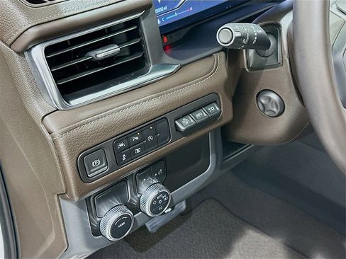 Used 2024 GMC Yukon Denali image 10