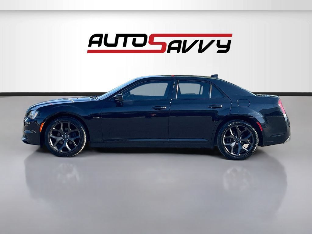 Used 2020 Chrysler 300 Touring w/ Sport Appearance Package RWD image 4