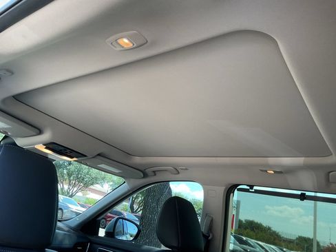 Used 2023 Nissan Rogue Platinum FWD image 13