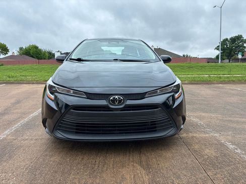 Used 2023 Toyota Corolla LE image 2