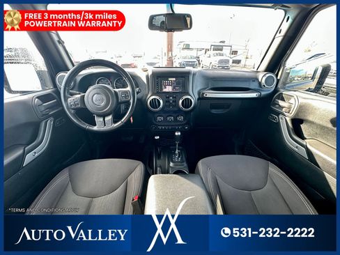 Used 2018 Jeep Wrangler Unlimited Sahara w/ Connectivity Group image 28