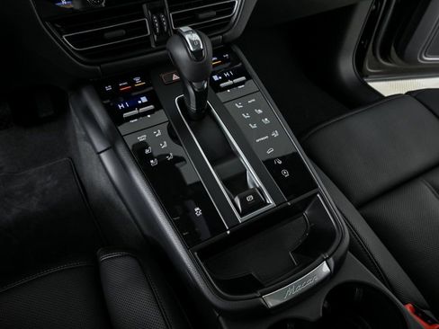Used 2026 Porsche Macan AWD/4WD image 18
