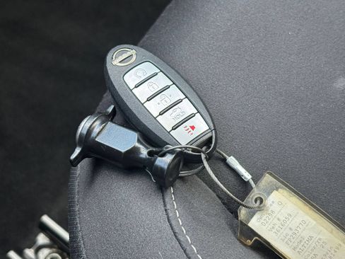 Used 2025 Nissan Altima 2.5 SV FWD image 21