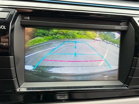 Used 2015 Toyota Corolla LE FWD image 18