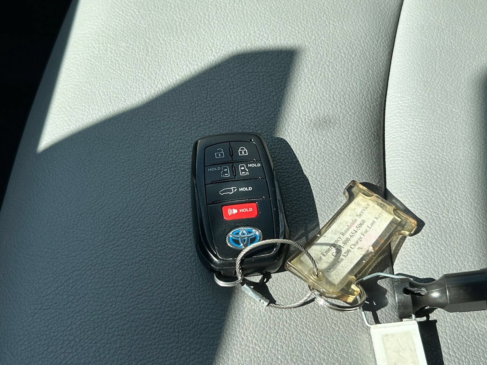 Used 2025 Toyota Sienna XLE FWD image 18