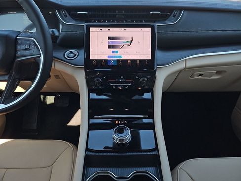 New 2025 Jeep Grand Cherokee Limited image 11