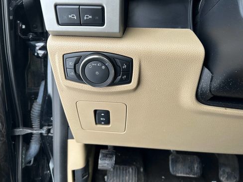 Used 2017 Ford F150 Lariat w/ Equipment Group 502A Luxury image 14