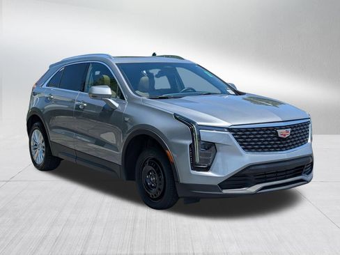 Used 2024 Cadillac XT4 Luxury w/ Cold Weather Package AWD/4WD image 7