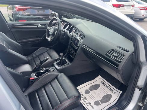 Used 2017 Volkswagen GTI SE FWD image 9