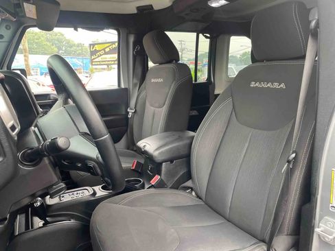 Used 2018 Jeep Wrangler Unlimited Sahara image 11