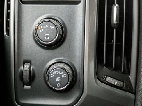 Used 2018 Chevrolet Silverado 1500 LT w/ All Star Edition image 29