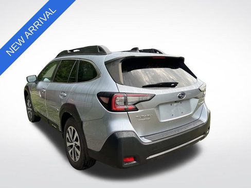 Used 2023 Subaru Outback Premium AWD/4WD image 5