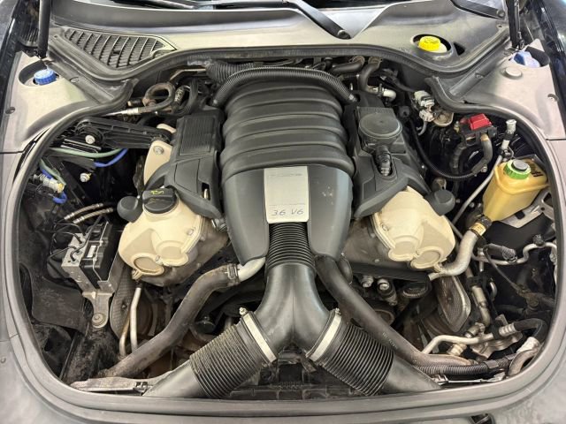 Used 2014 Porsche Panamera 4 AWD/4WD image 30