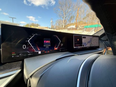 Used 2025 BMW X7 xDrive40i w/ M Sport Package AWD/4WD image 33