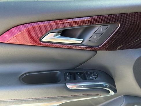 Certified 2025 Chevrolet Traverse Z71 w/ Enhanced Driving Package AWD/4WD image 3