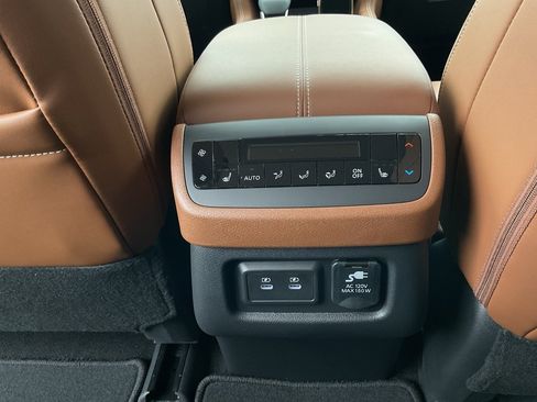 New 2026 Nissan Pathfinder Platinum image 19