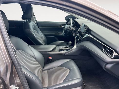 Used 2021 Toyota Camry SE FWD image 15