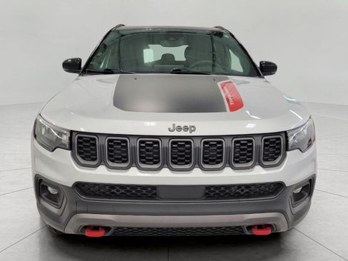 Used 2025 Jeep Compass Trailhawk AWD/4WD image 37