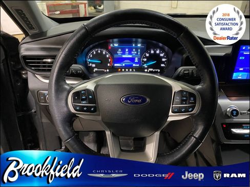 Used 2022 Ford Explorer XLT image 26