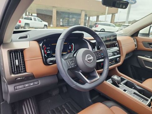 Used 2024 Nissan Pathfinder Platinum w/ Cargo Package image 12