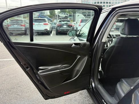 Used 2010 Volkswagen Passat Komfort FWD image 27