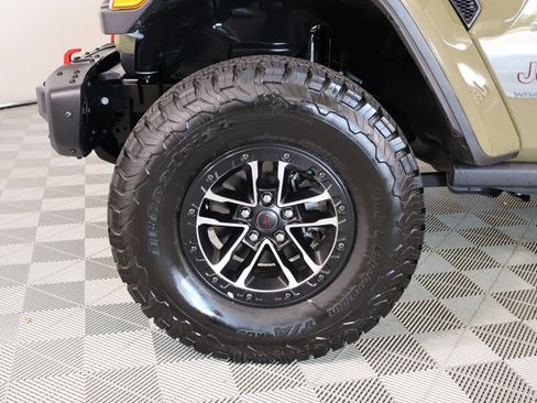 Used 2025 Jeep Wrangler Unlimited Rubicon AWD/4WD image 18