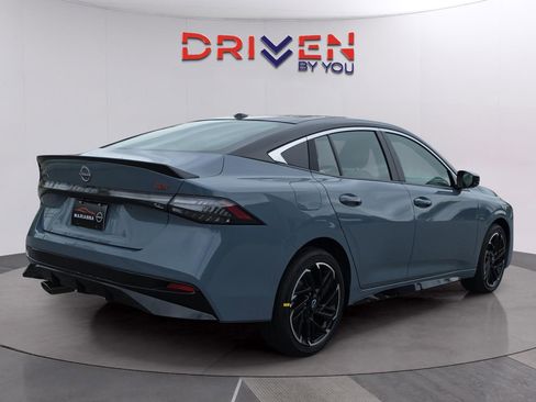 New 2026 Nissan Sentra SR w/ Floor Mat Package image 5