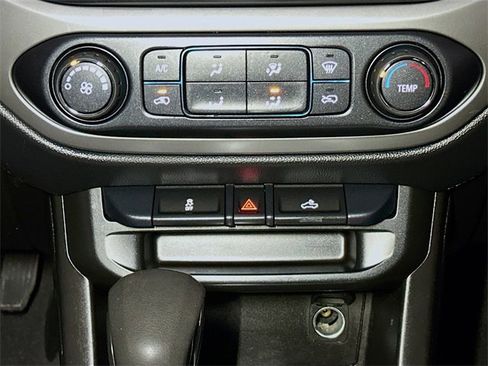 Used 2022 Chevrolet Colorado LT image 30