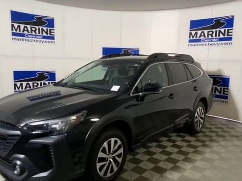 Used 2023 Subaru Outback Premium image 6
