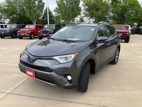 Used 2018 Toyota RAV4 XLE AWD/4WD image 3
