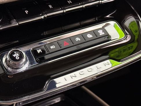 Used 2025 Lincoln Corsair AWD image 41