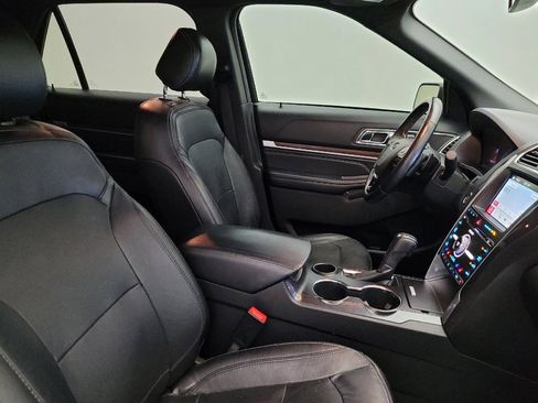 Used 2017 Ford Explorer Limited w/ Equipment Group 301A FWD image 21