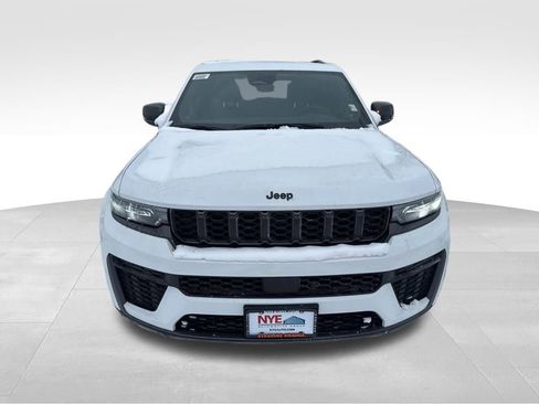 New 2026 Jeep Grand Cherokee Altitude AWD/4WD image 9