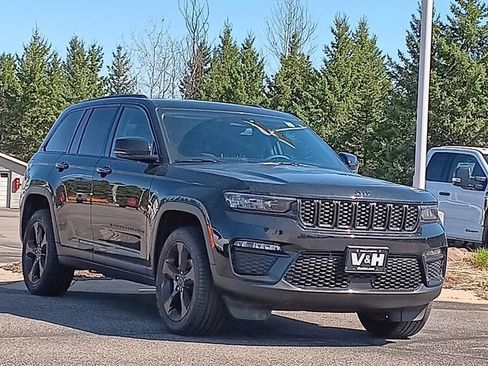 Used 2023 Jeep Grand Cherokee Limited w/ Black Appearance Package AWD/4WD image 1