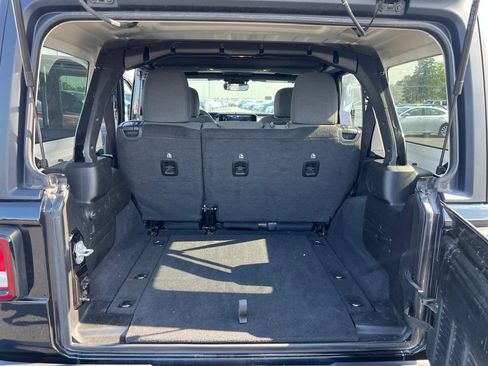 Used 2025 Jeep Wrangler Unlimited Sport AWD/4WD image 10