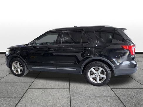 Used 2017 Ford Explorer XLT AWD/4WD image 8