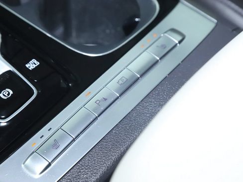 Used 2024 Kia Carnival EX FWD image 32