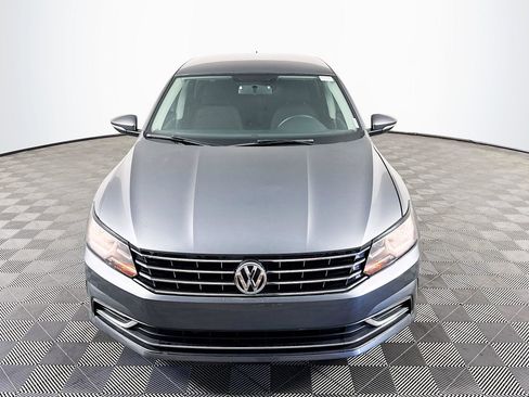 Used 2016 Volkswagen Passat 1.8T S image 2