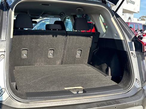 Used 2023 Nissan Rogue S image 10