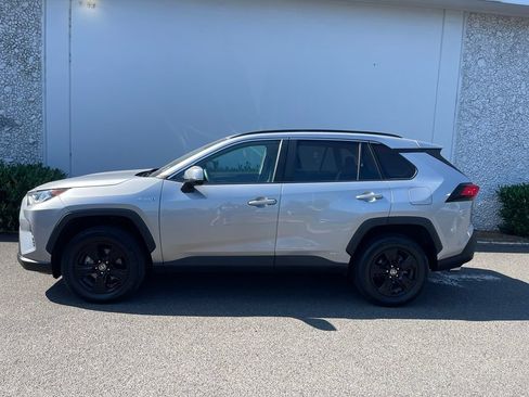 Used 2021 Toyota RAV4 XLE w/ Convenience Package AWD/4WD image 3