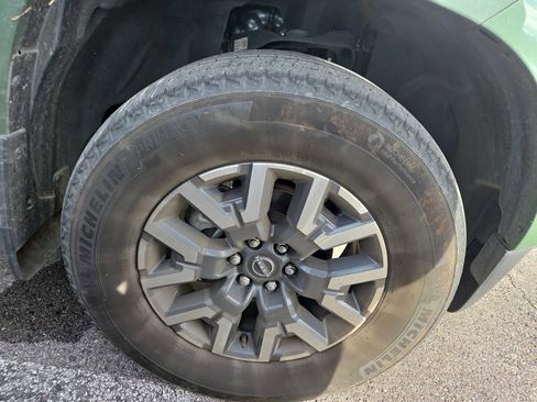 Used 2023 Nissan Frontier SV w/ SV Premium Package image 2