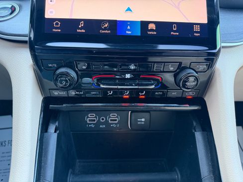 Used 2023 Jeep Grand Cherokee L Limited w/ Trailer Tow Group (B) image 12