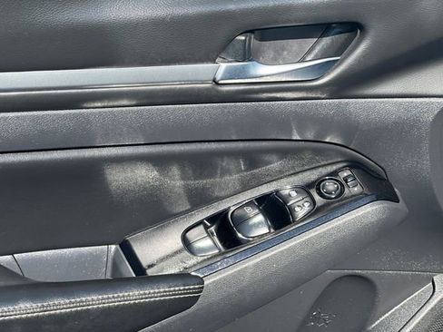 Used 2023 Nissan Altima 2.5 SV image 18