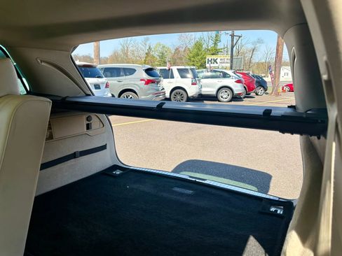 Used 2012 Volkswagen Touareg TDI image 21